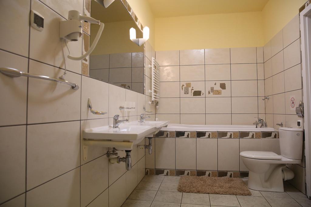 比亚瓦波德拉斯卡Roskosz Zespol Dworsko Parkowy住宿加早餐旅馆 外观 照片