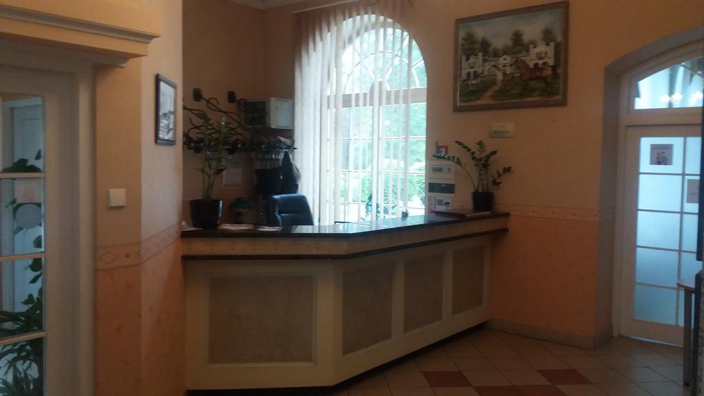 比亚瓦波德拉斯卡Roskosz Zespol Dworsko Parkowy住宿加早餐旅馆 外观 照片